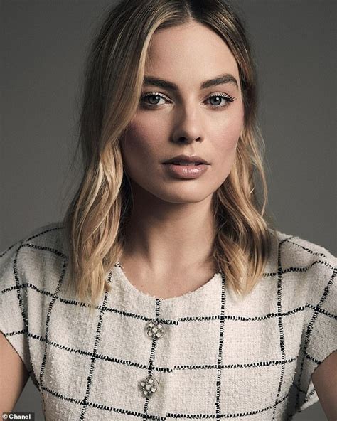 margot robbie versace perfume|Margot Robbie: The New Face of CHANEL No.5 ~ Perfume Ads.